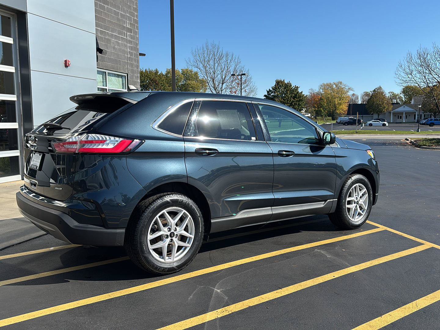 Certified 2024 Ford Edge SEL w/ Convenience Package AWD/4WD image 6