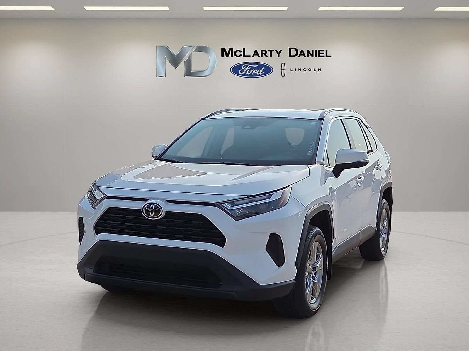Used 2023 Toyota RAV4 XLE w/ Convenience Package FWD image 2