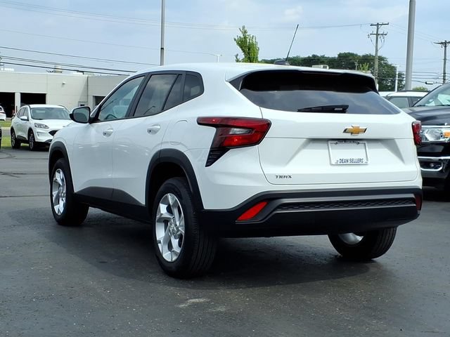 Used 2024 Chevrolet Trax LS w/ LS Convenience Package FWD image 7