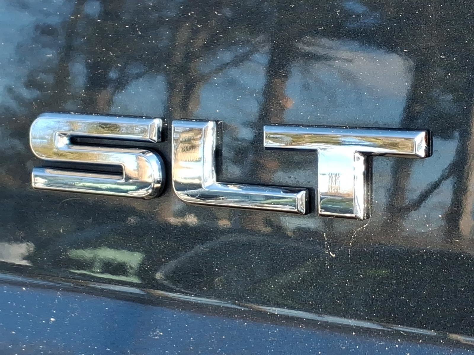 Used 2019 GMC Yukon XL SLT w/ Graphite Performance Edition image 17