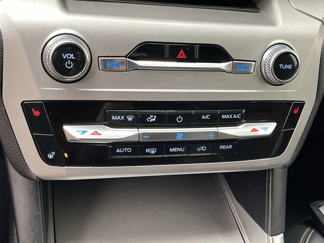 Certified 2022 Ford Explorer XLT w/ Equipment Group 202A AWD/4WD image 22