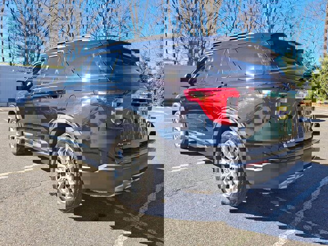 Certified 2022 Ford Explorer XLT w/ Equipment Group 202A image 5