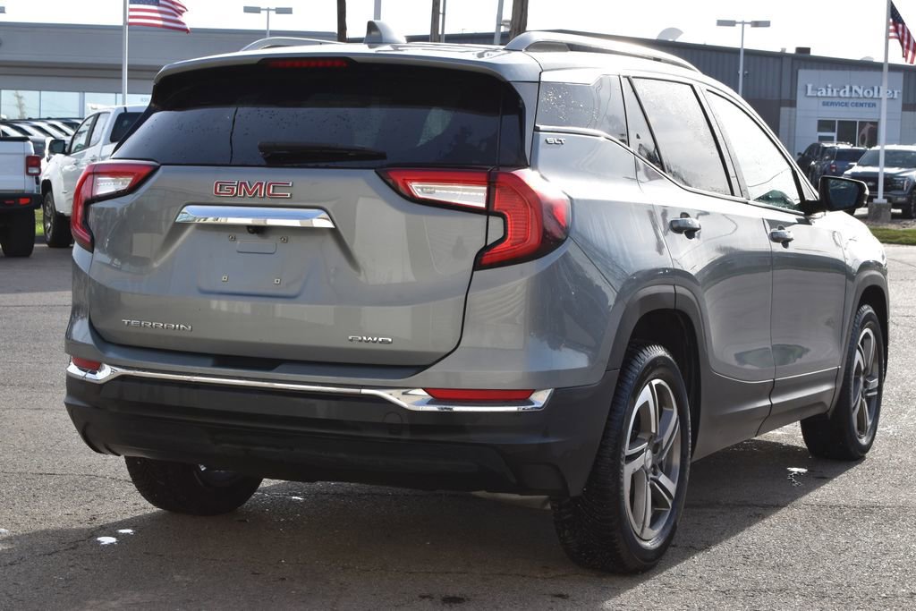 Used 2023 GMC Terrain SLT image 2