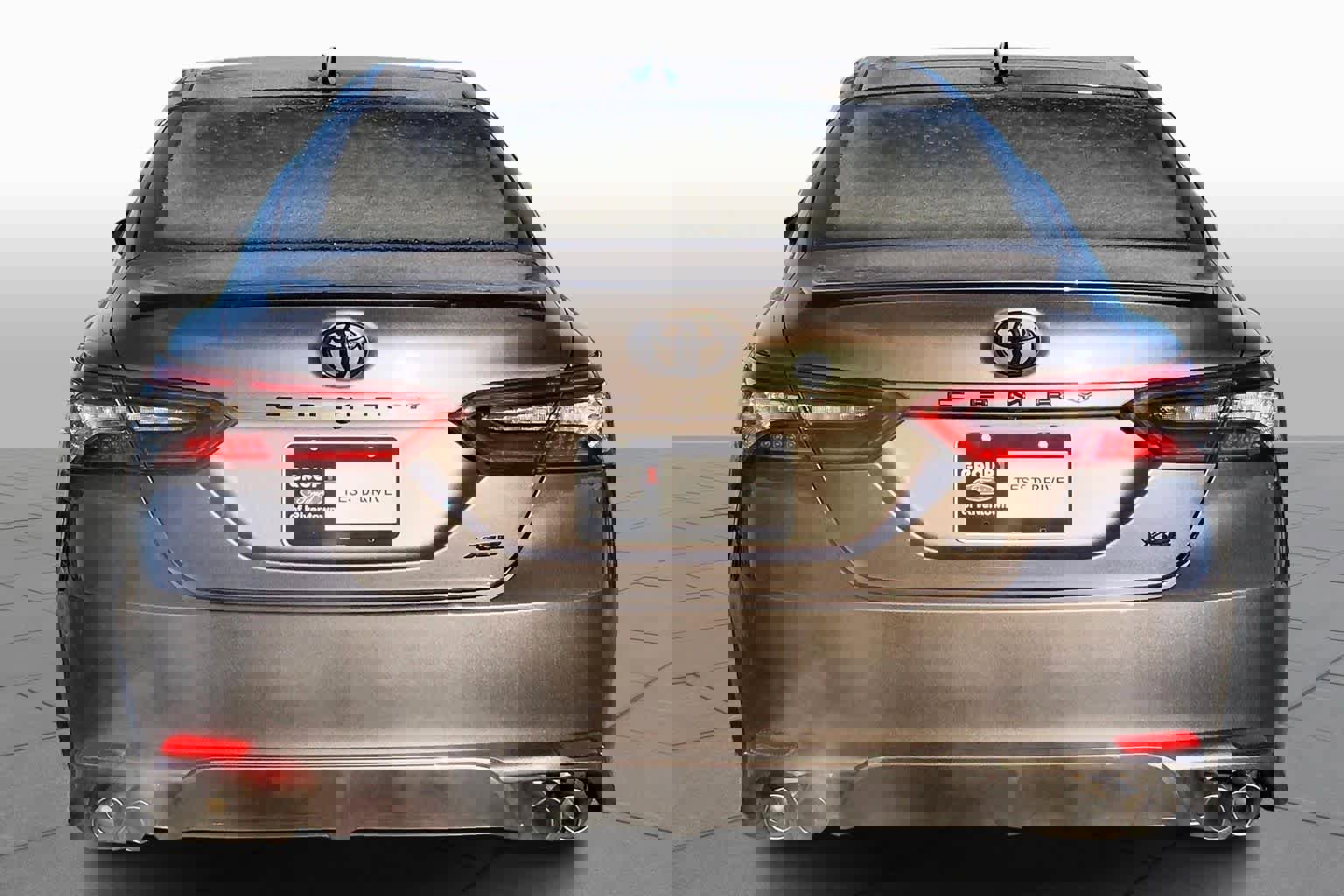 Used 2023 Toyota Camry XSE image 2