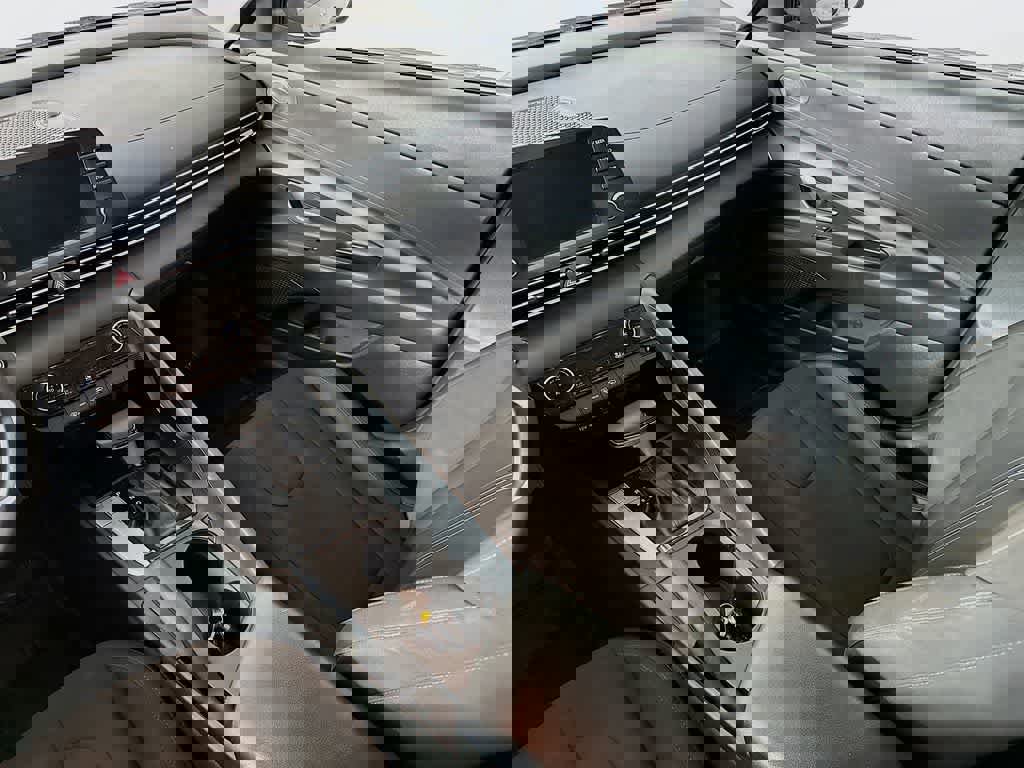 Used 2023 Hyundai Elantra SEL w/ Preferred Accessory Package image 13