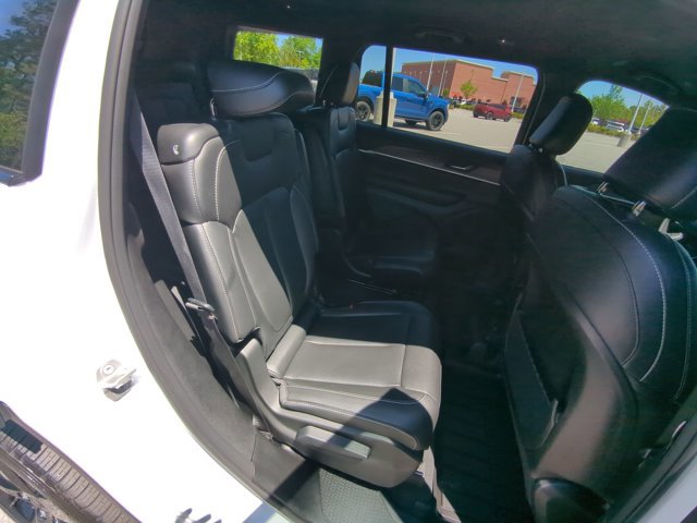 Used 2024 Jeep Grand Cherokee L Limited w/ Black Appearance Package AWD/4WD image 34