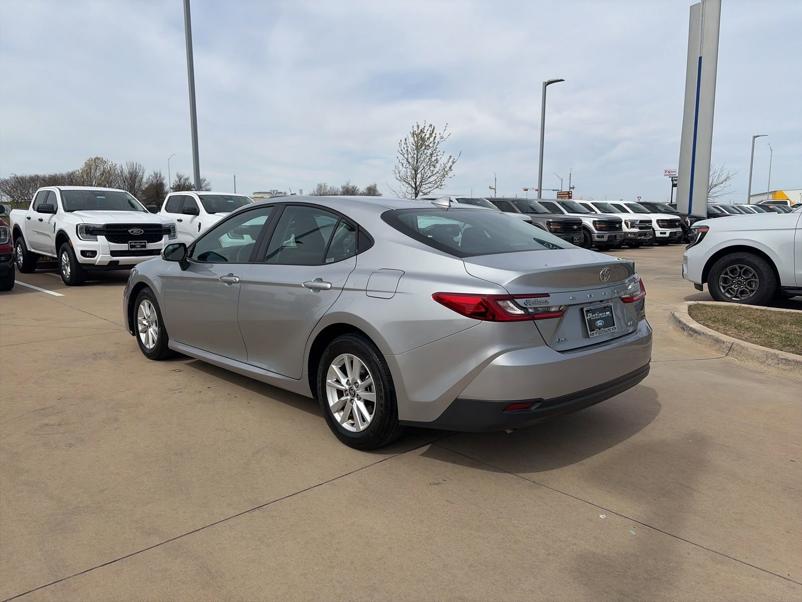 Used 2025 Toyota Camry LE FWD image 3