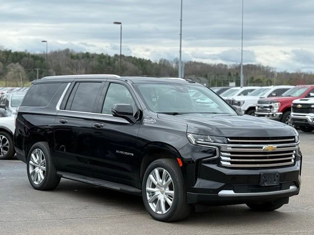 Used 2023 Chevrolet Suburban High Country image 11