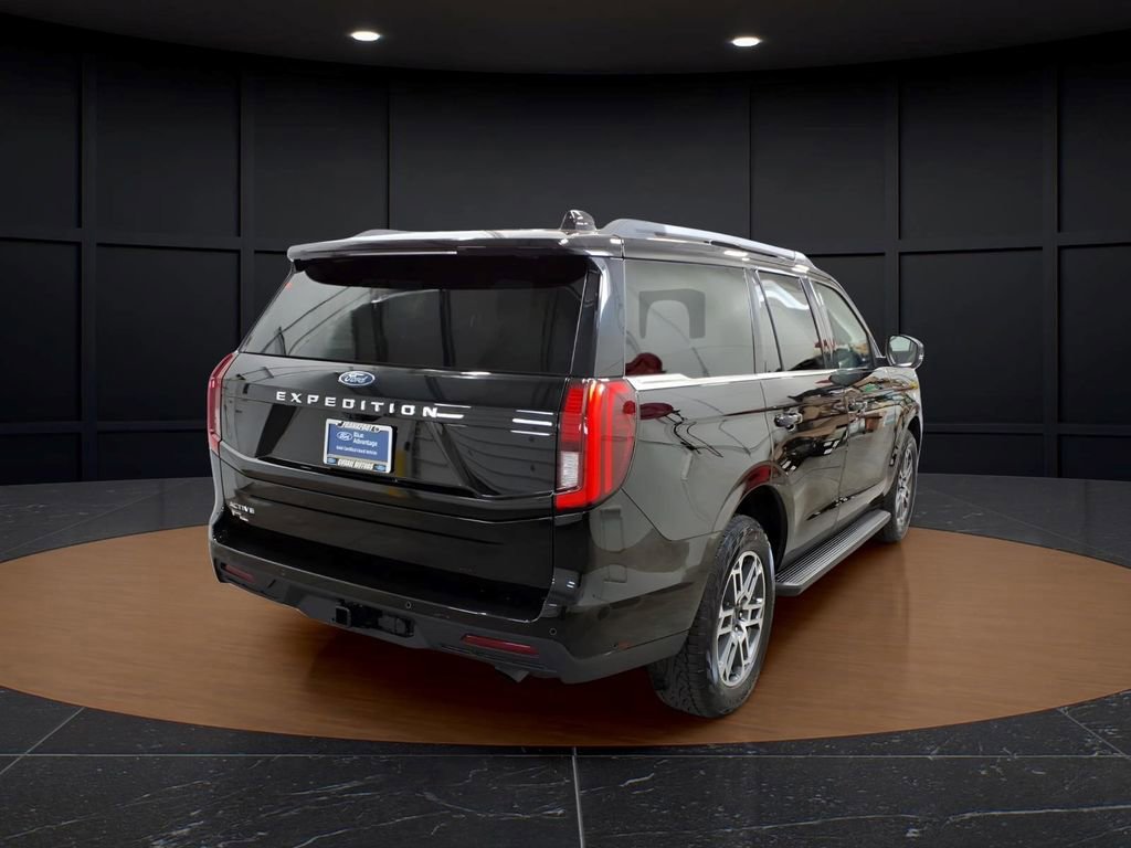 Certified 2025 Ford Expedition Active AWD/4WD image 4