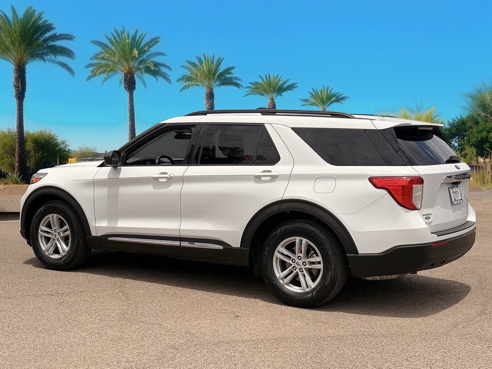Certified 2021 Ford Explorer XLT RWD image 3