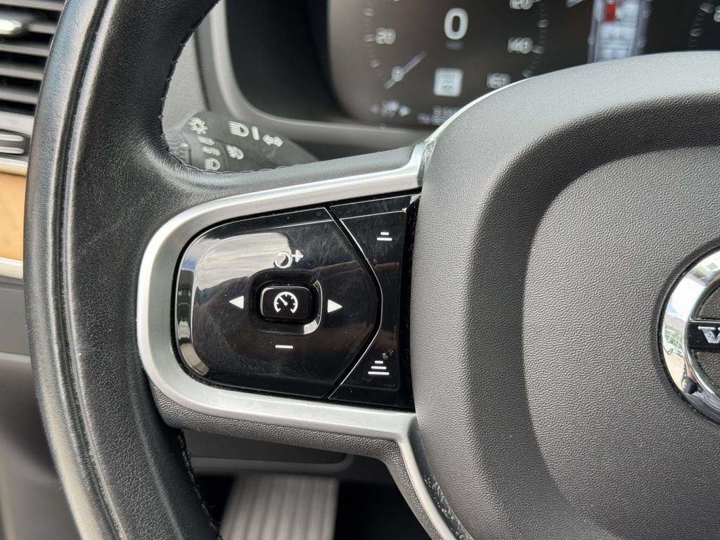 Used 2022 Volvo XC90 T6 Momentum w/ Advanced Package AWD/4WD image 11