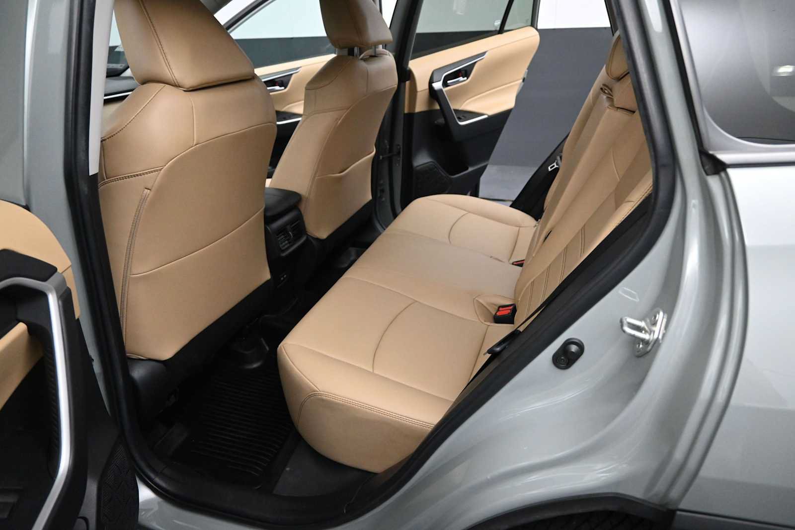 Used 2022 Toyota RAV4 XLE Premium AWD/4WD image 13