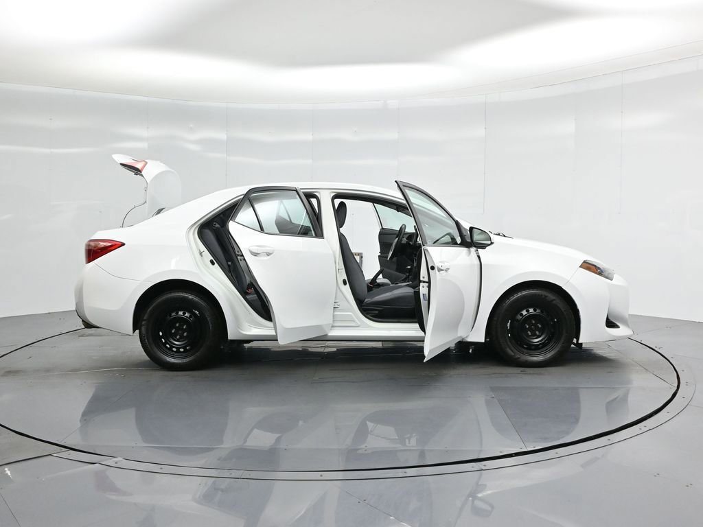 Used 2018 Toyota Corolla L image 33