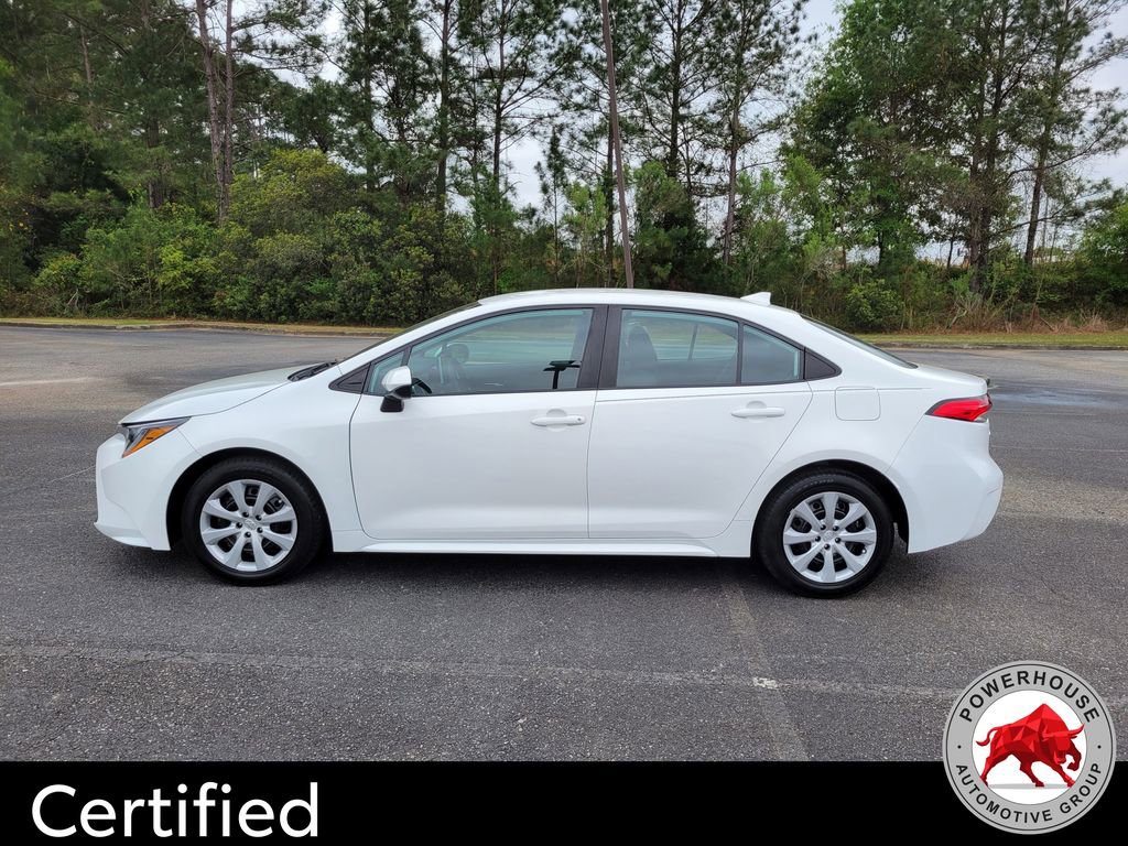 Used 2021 Toyota Corolla LE image 3