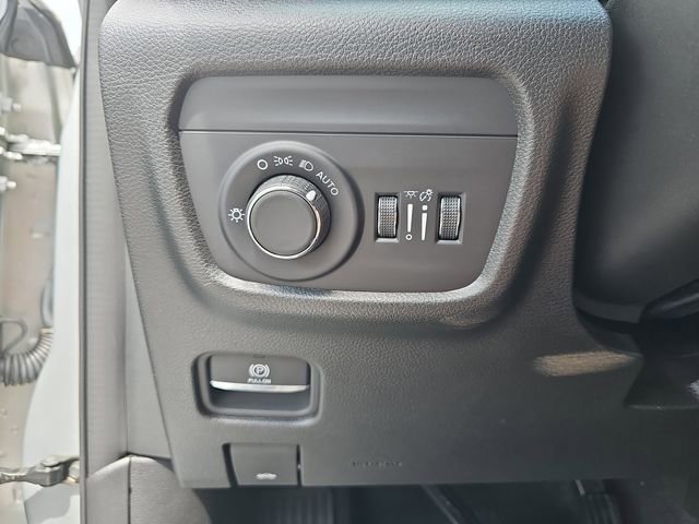 Used 2024 Jeep Grand Cherokee L Altitude AWD/4WD image 32