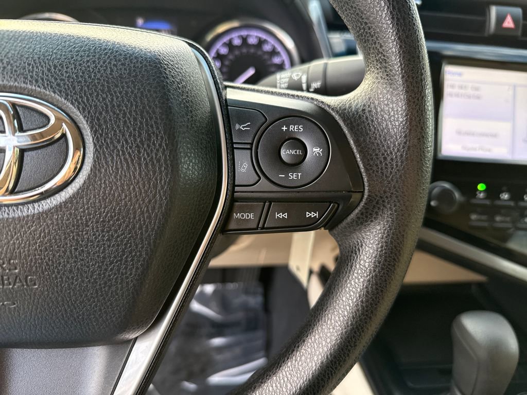 Used 2018 Toyota Camry LE image 15