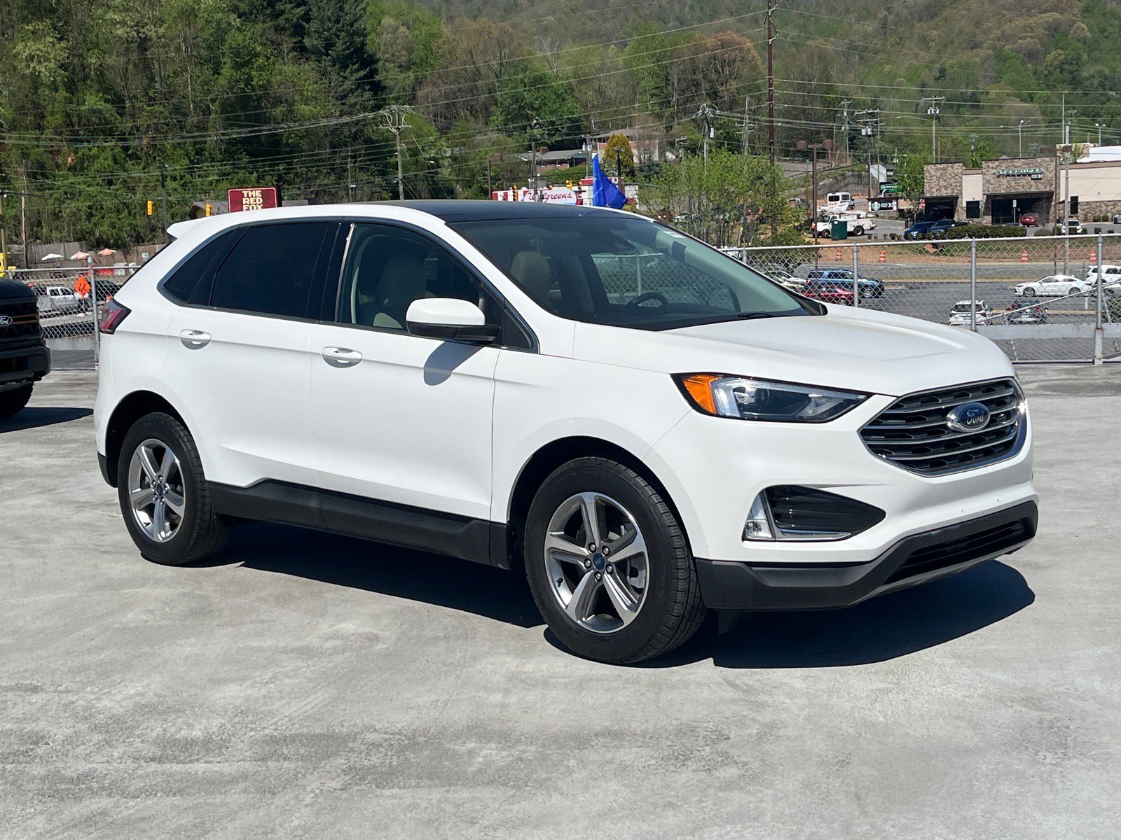 Certified 2022 Ford Edge SEL w/ Convenience Package AWD/4WD image 1