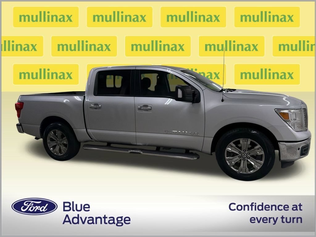 Used 2019 Nissan Titan SV w/ SV Convenience Package RWD image 2