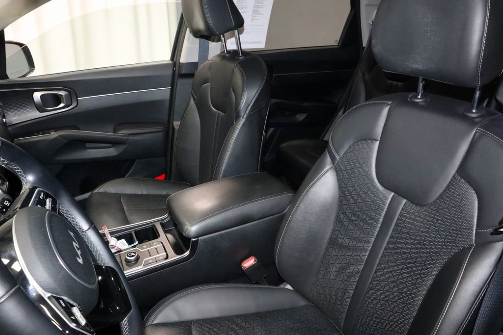 Used 2023 Kia Sorento S w/ Panoramic Sunroof Package FWD image 27