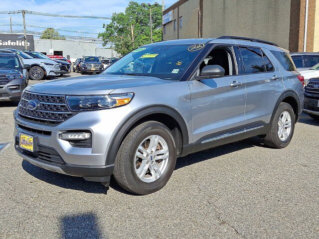 Certified 2023 Ford Explorer XLT w/ Equipment Group 202A AWD/4WD image 4