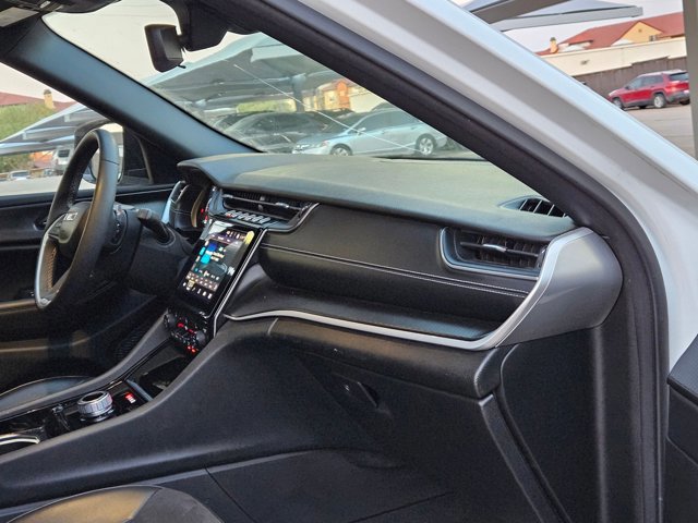 Used 2023 Jeep Grand Cherokee L Laredo image 18