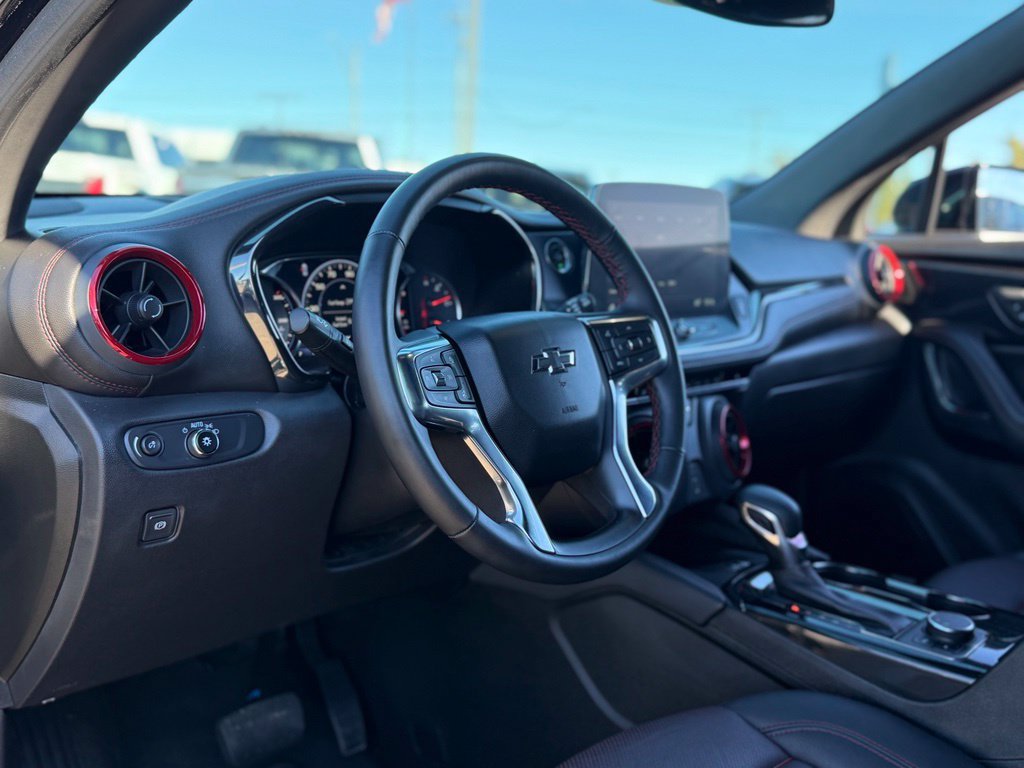 Used 2025 Chevrolet Blazer RS FWD image 9
