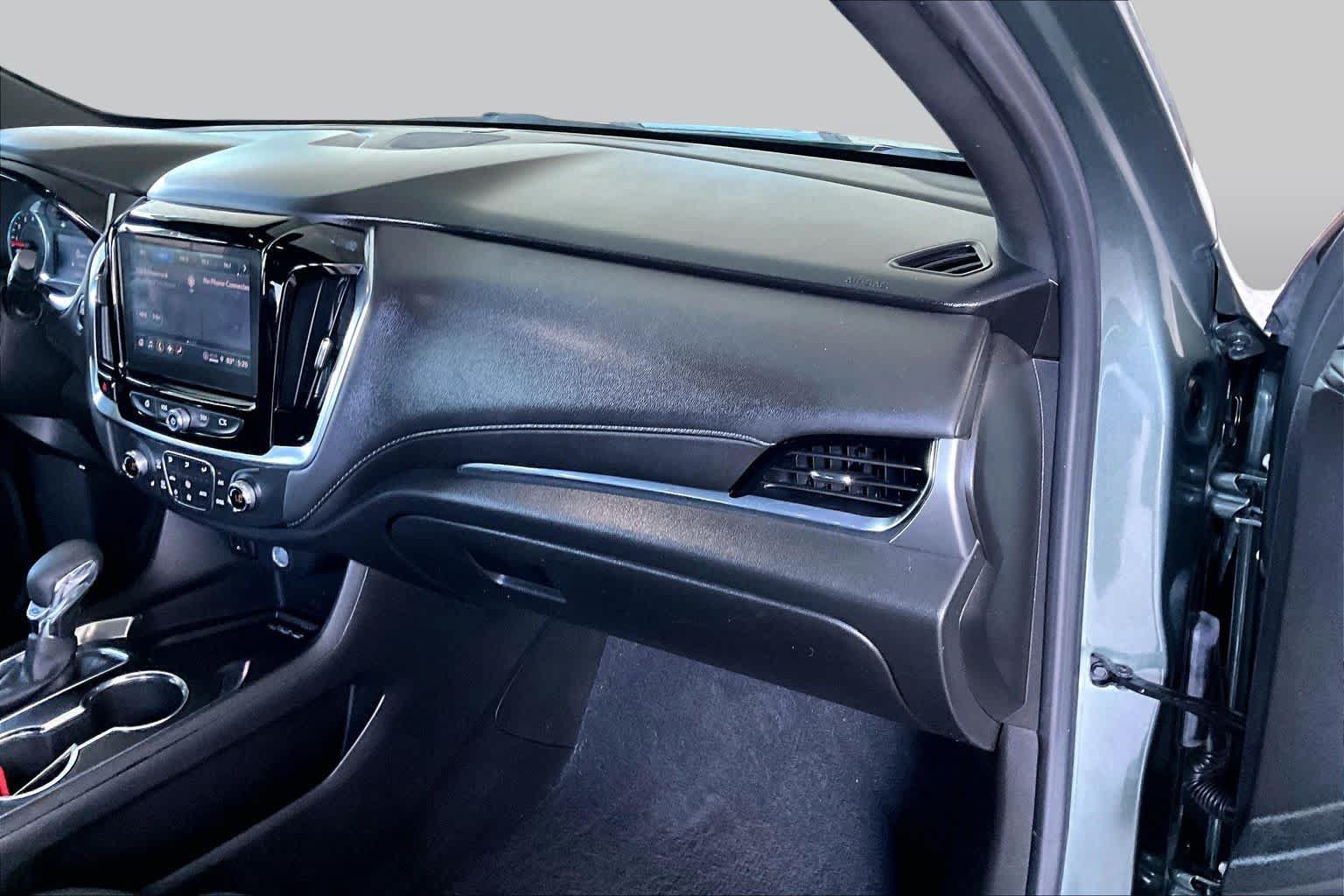 Used 2022 Chevrolet Traverse LT FWD image 18