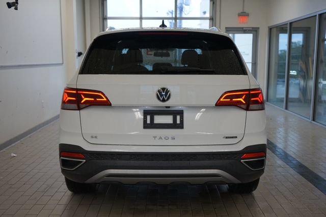 Used 2022 Volkswagen Taos SE w/ Panoramic Sunroof Package AWD/4WD image 12