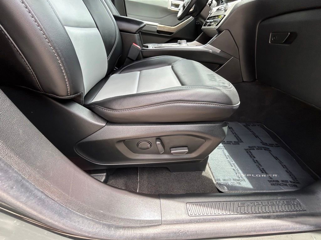 Certified 2023 Ford Explorer XLT w/ Equipment Group 202A RWD image 24