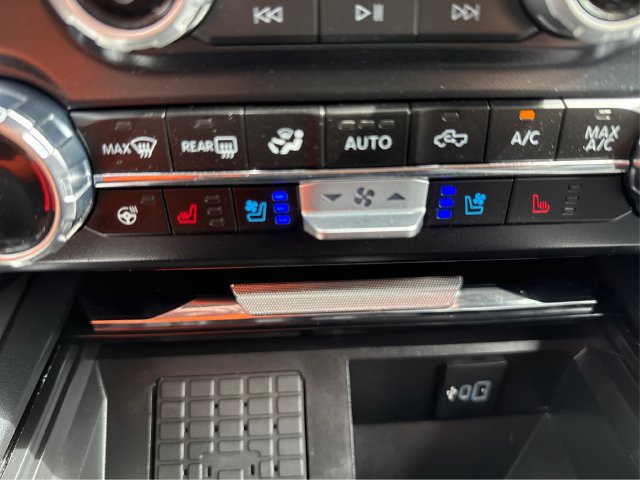 Certified 2024 Ford F250 Lariat w/ Lariat Ultimate Package AWD/4WD image 33