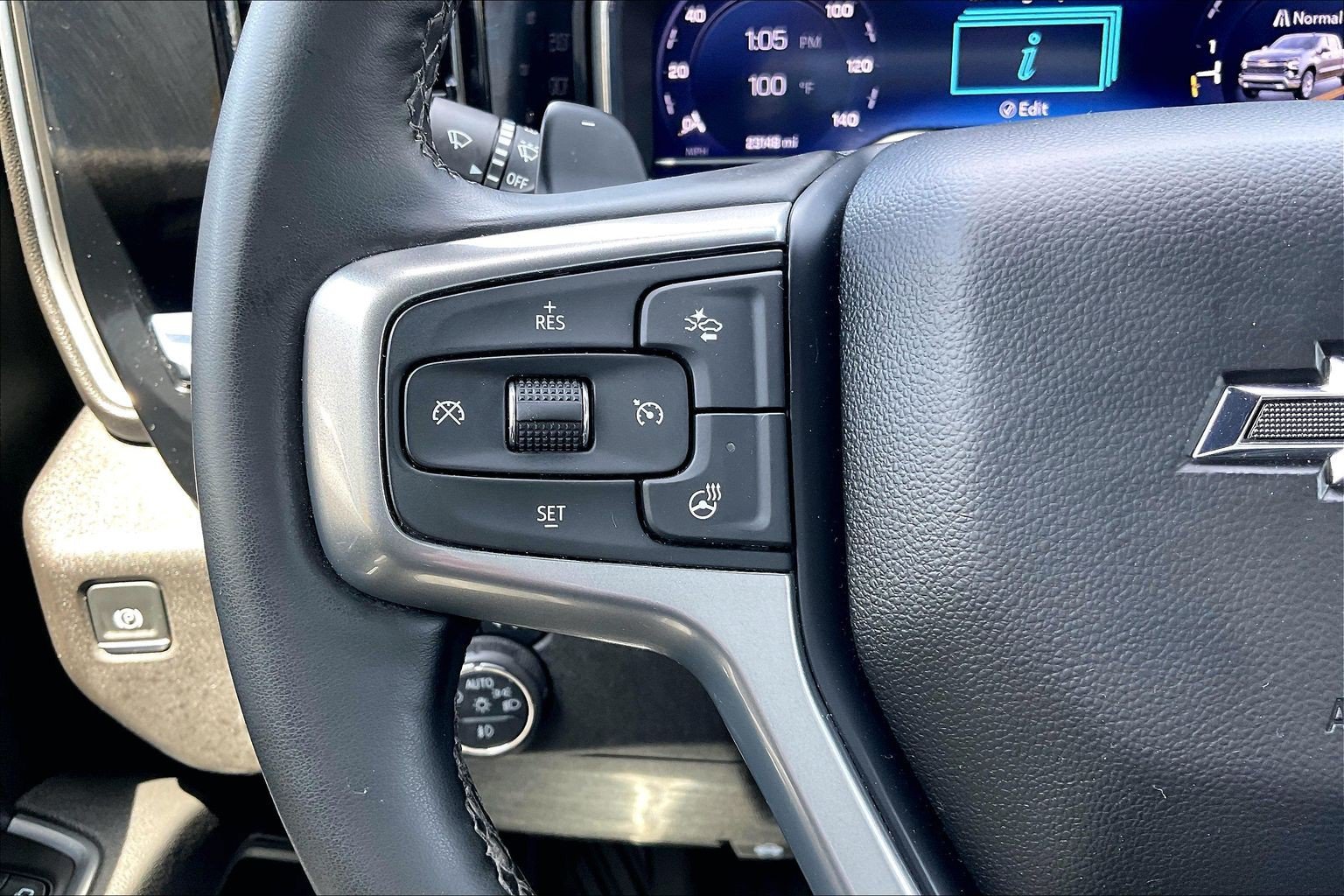 Used 2025 Chevrolet Silverado 1500 RST AWD/4WD image 17