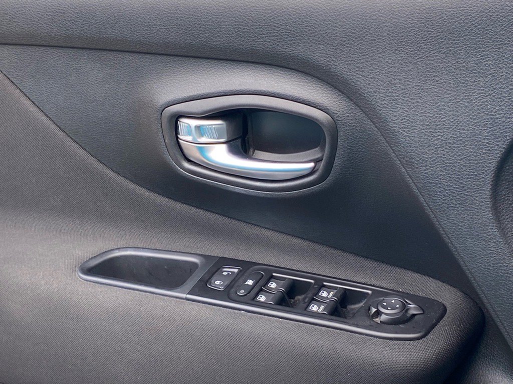 Used 2021 Jeep Renegade Latitude w/ Luxury Group I image 20