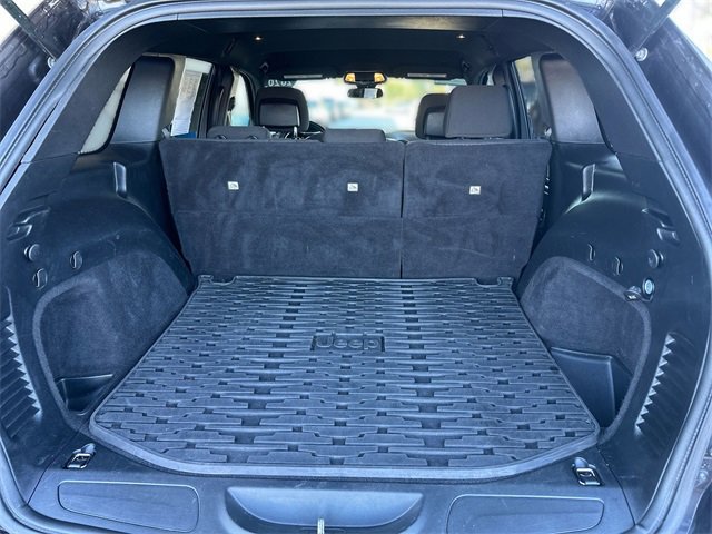 Used 2020 Jeep Grand Cherokee Laredo image 24