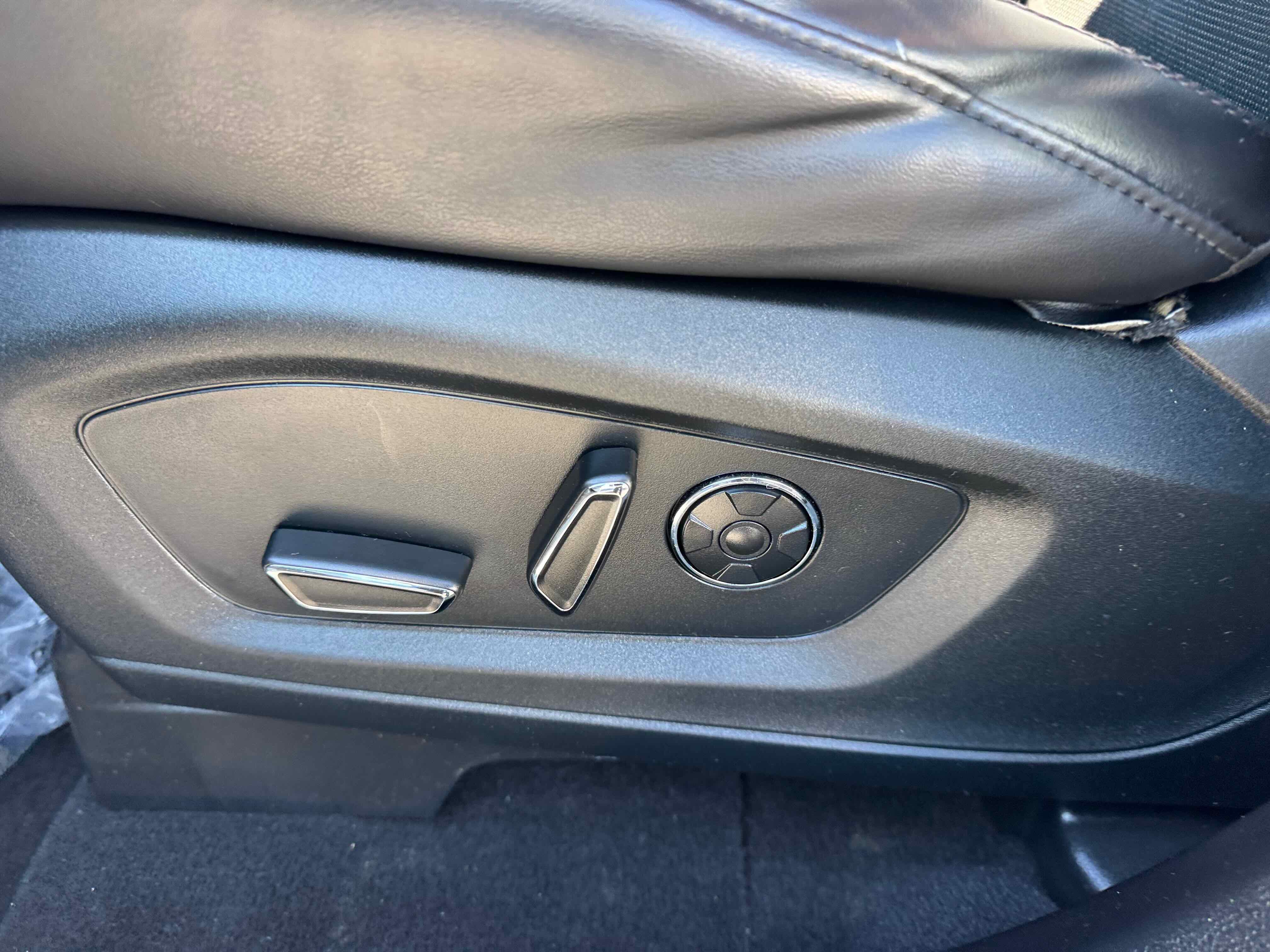 Certified 2020 Ford Explorer Platinum w/ Premium Technology Package image 16