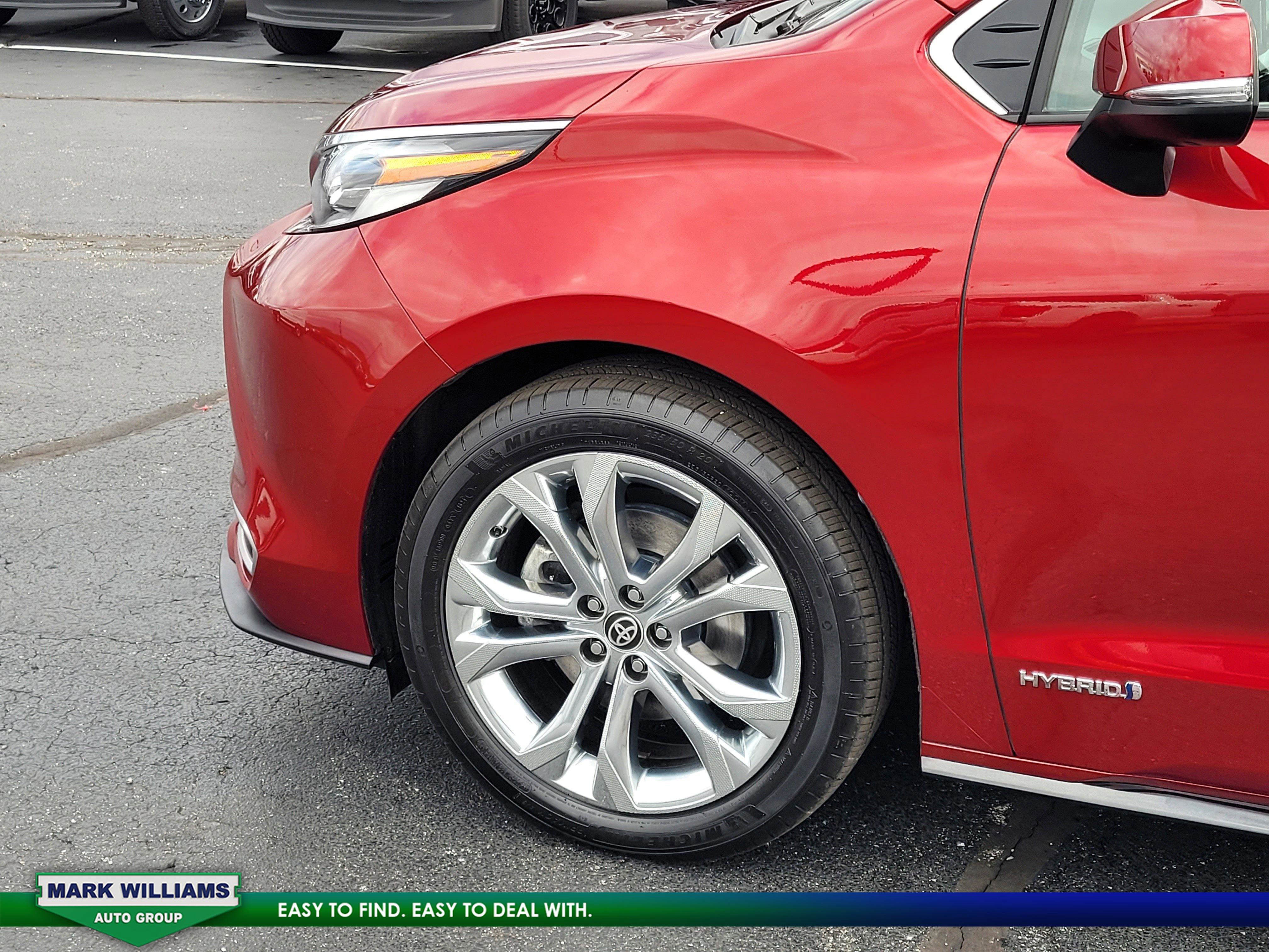 Used 2021 Toyota Sienna Platinum image 11