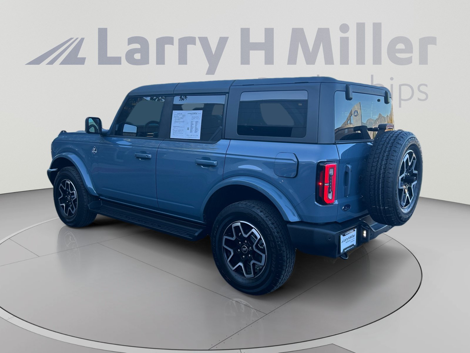 Certified 2025 Ford Bronco Outer Banks AWD/4WD image 3