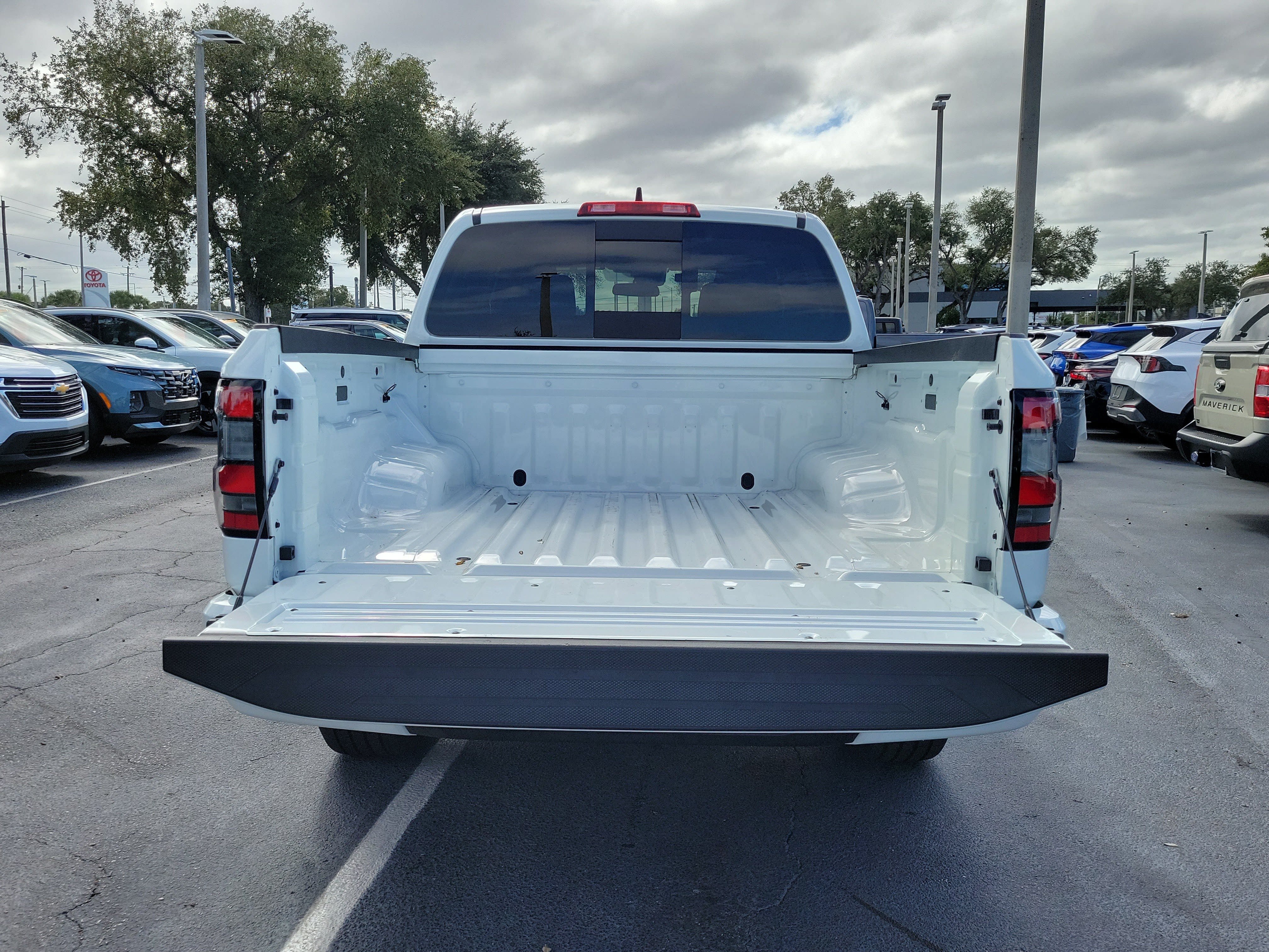 Used 2025 Nissan Frontier SV RWD image 9
