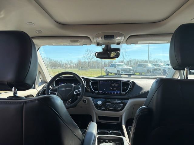 Used 2023 Chrysler Pacifica Limited image 19