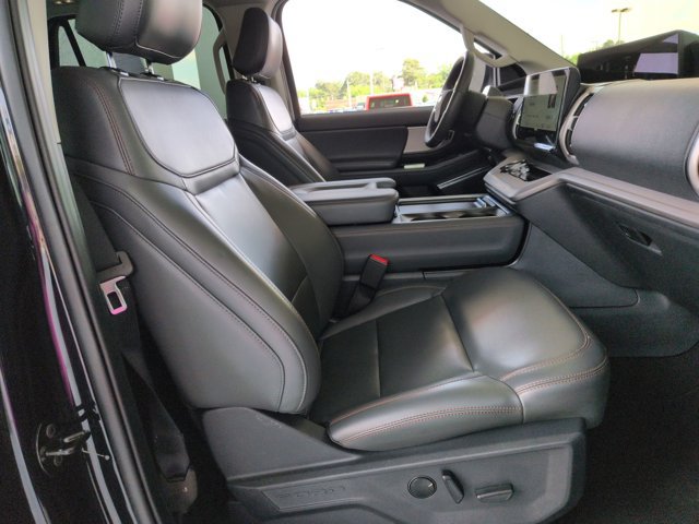 Certified 2025 Ford Expedition Active AWD/4WD image 35