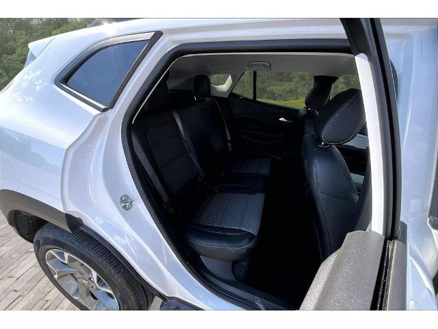Used 2025 Chevrolet Trax LT w/ LT Convenience Package FWD image 21