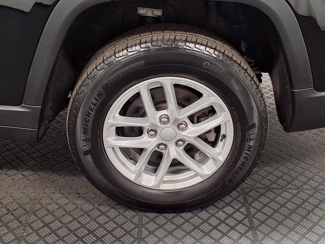 Used 2024 Jeep Grand Cherokee L Laredo w/ Luxury Tech Group I AWD/4WD image 31