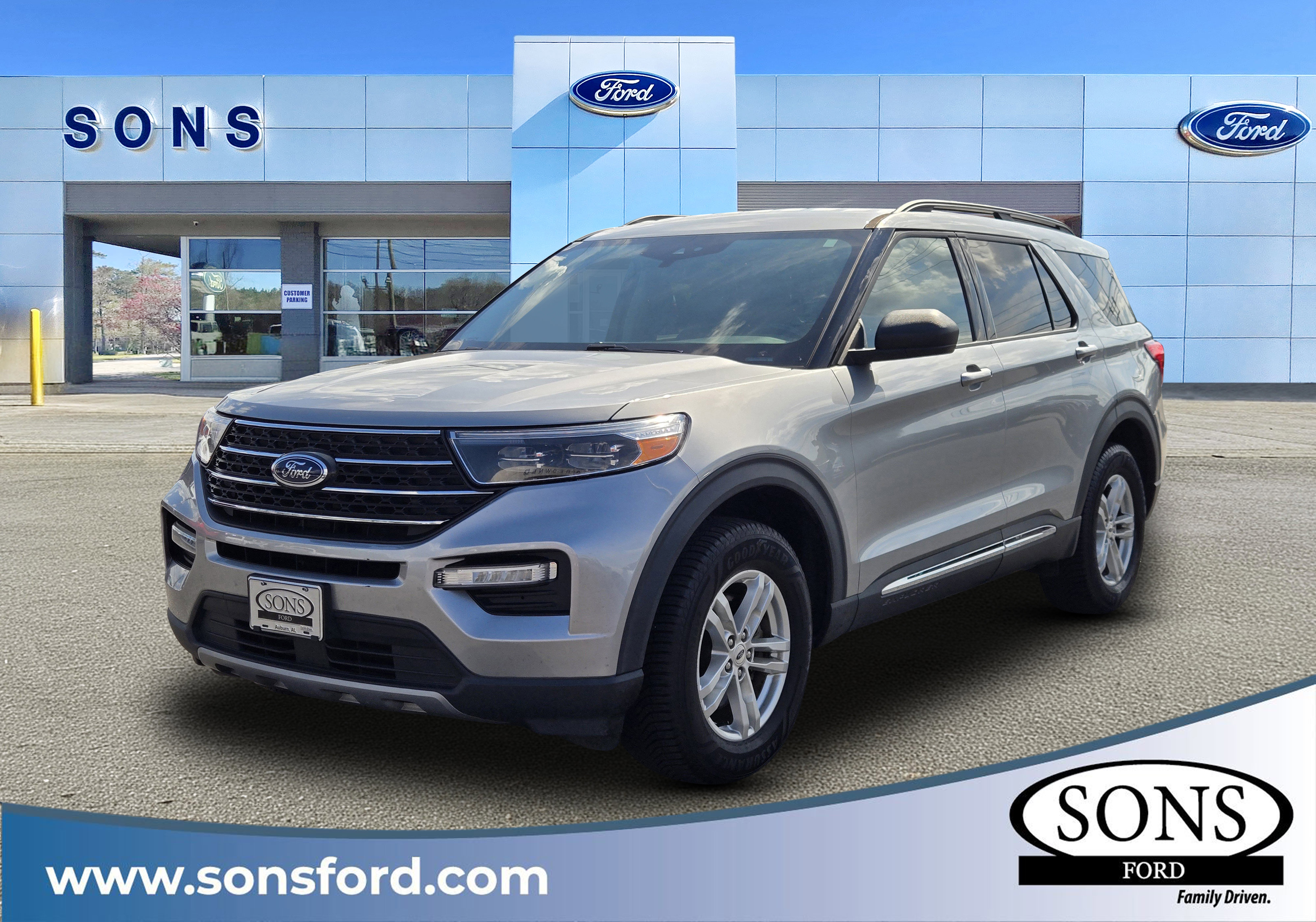 Certified 2023 Ford Explorer XLT w/ Equipment Group 202A AWD/4WD image 1