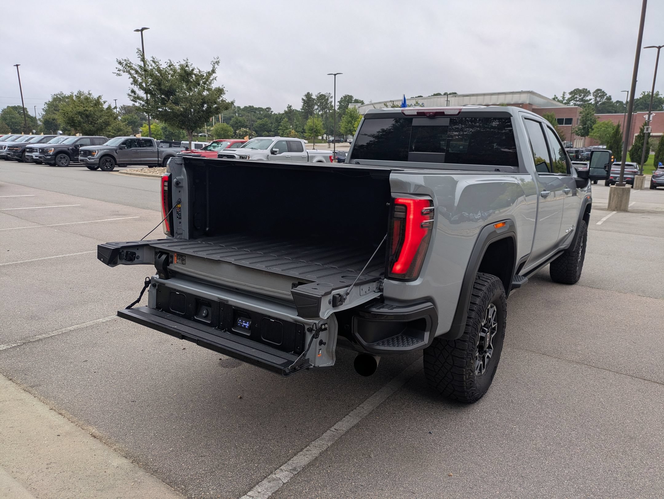 Used 2024 GMC Sierra 2500 AT4X AWD/4WD image 35