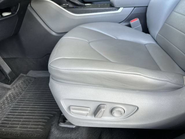 Used 2022 Toyota Highlander XLE FWD image 13