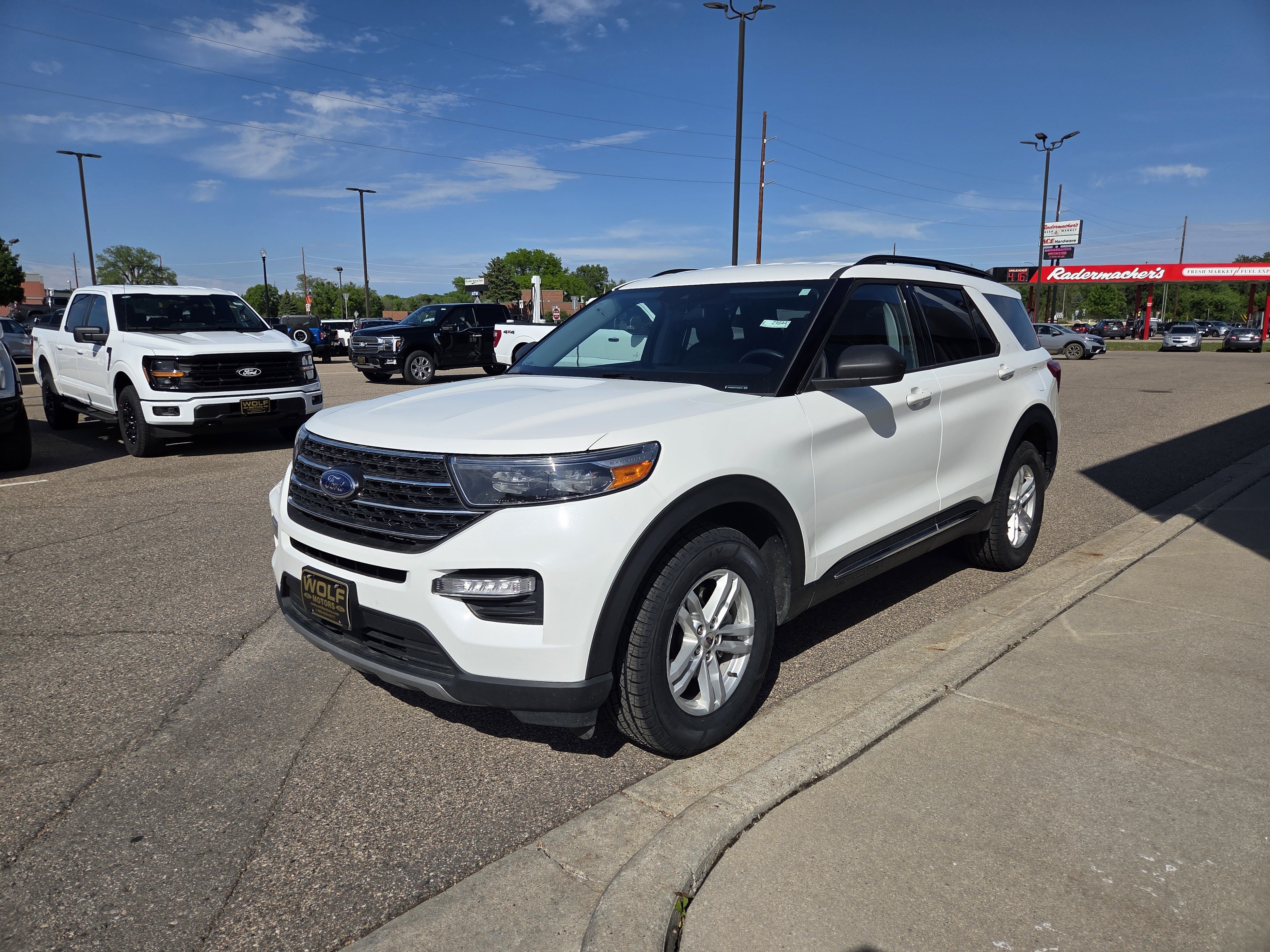 Certified 2023 Ford Explorer XLT w/ Equipment Group 202A AWD/4WD image 3