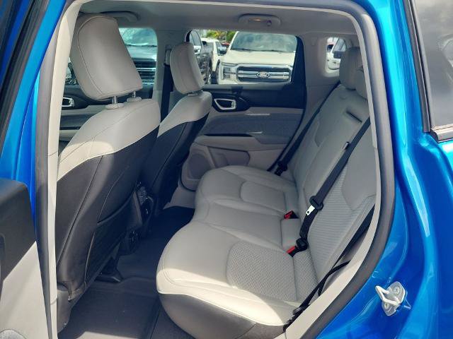 Used 2022 Jeep Compass Latitude w/ Convenience Group FWD image 12
