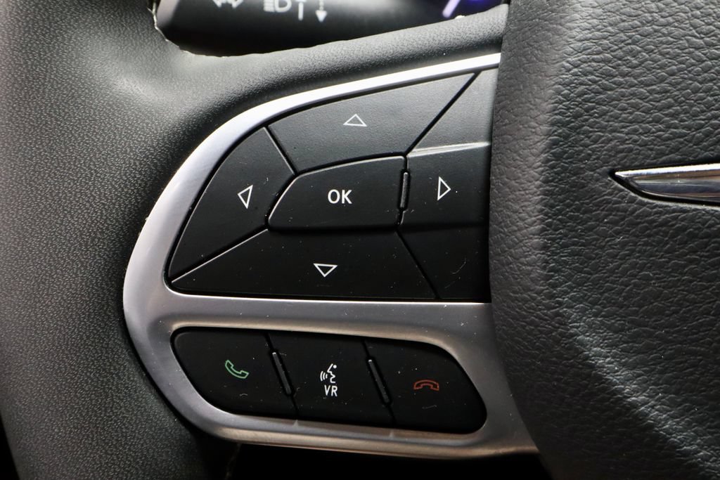 Used 2025 Chrysler Pacifica Select FWD image 27