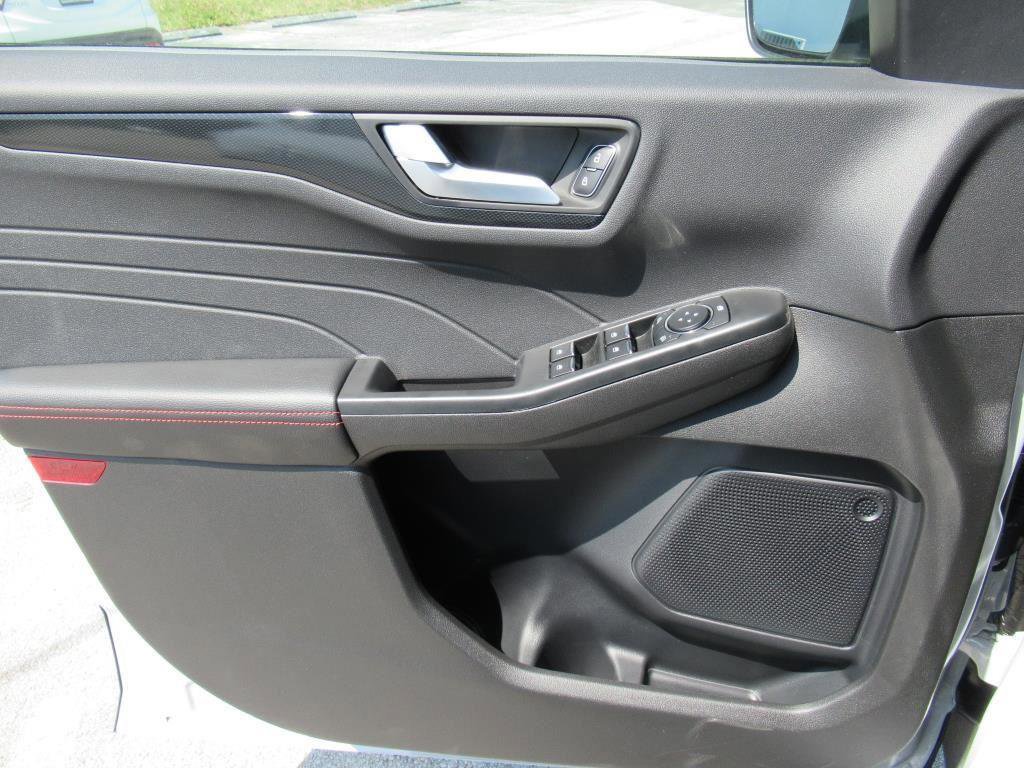 Certified 2025 Ford Escape ST-Line image 18