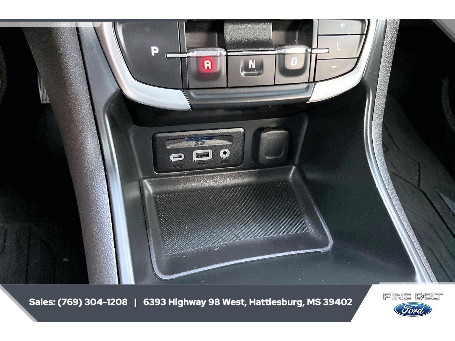 Used 2022 GMC Terrain SLT w/ Tech Package FWD image 24