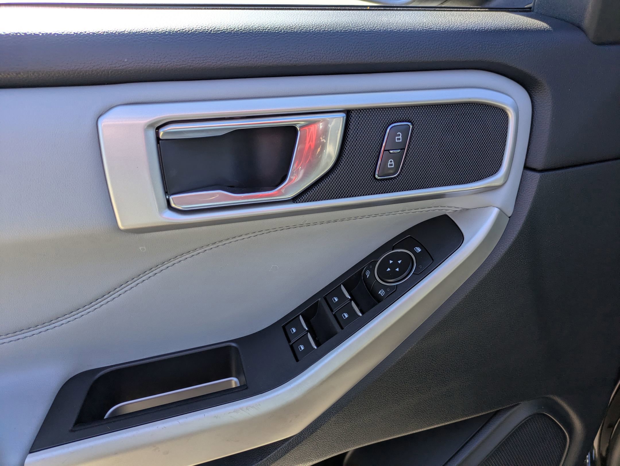 Certified 2022 Ford Explorer XLT w/ Equipment Group 202A image 16